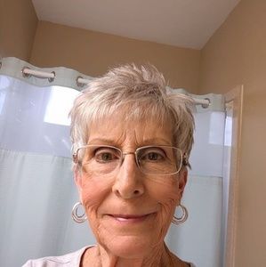 Meet your Posher, Eva